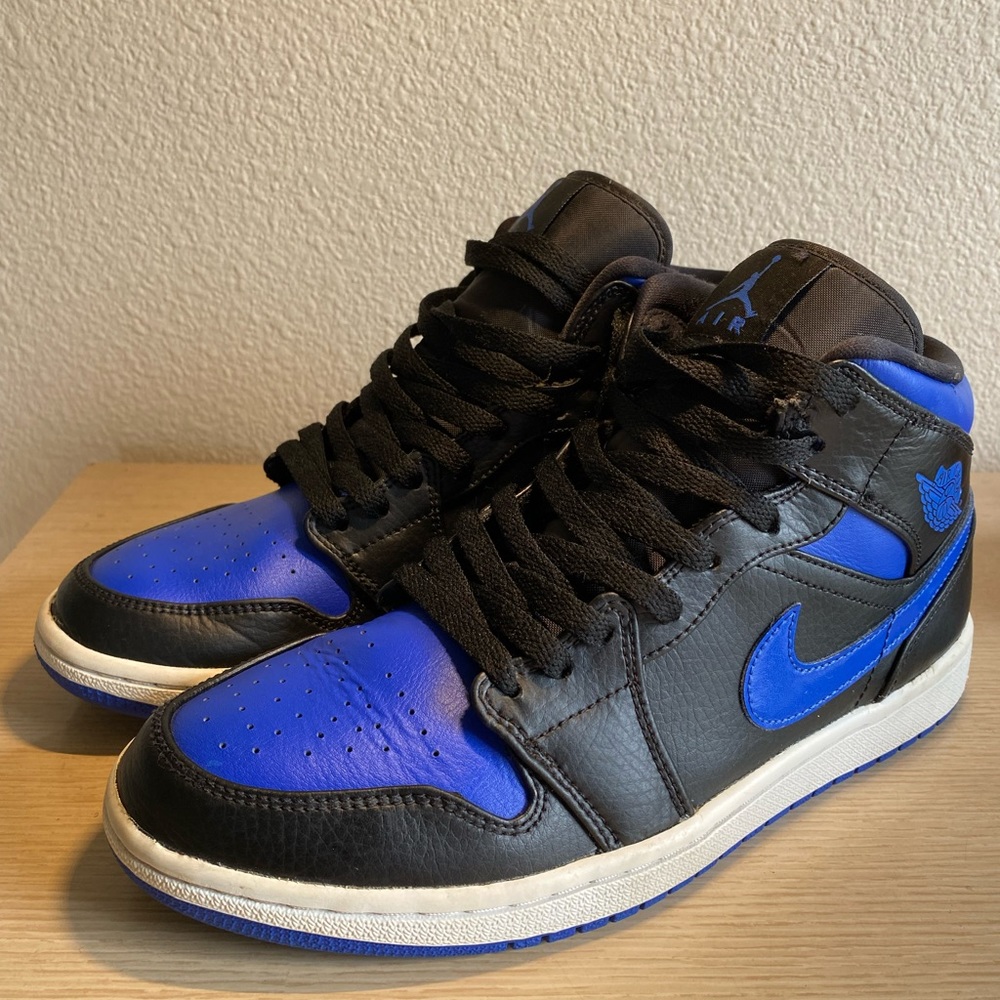 Nike Air Jordan 1 Mid Hyper Royal Black White
